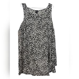 Torrid Black and White Floral Semi Sheer Hi-Lo Top Size 1
